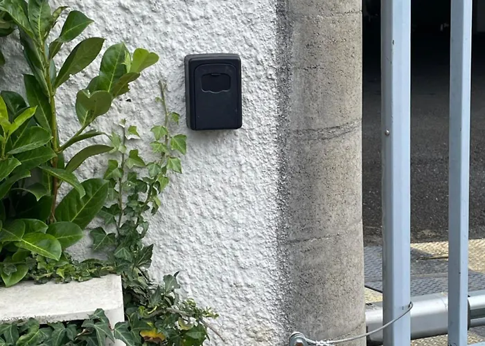 proche kedge et universitée appartement cosy avec parking ,cuisine équipée ,sdb et jardin