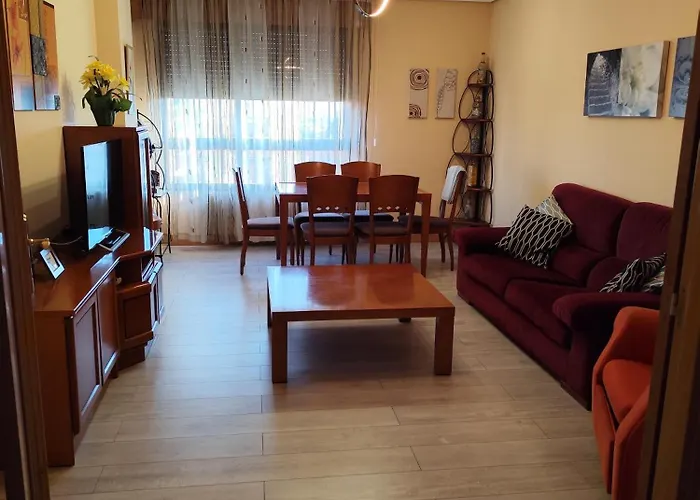 Apartamento De Tres Dormitorios Con Garaje Y Todos Los Servicios Cerca