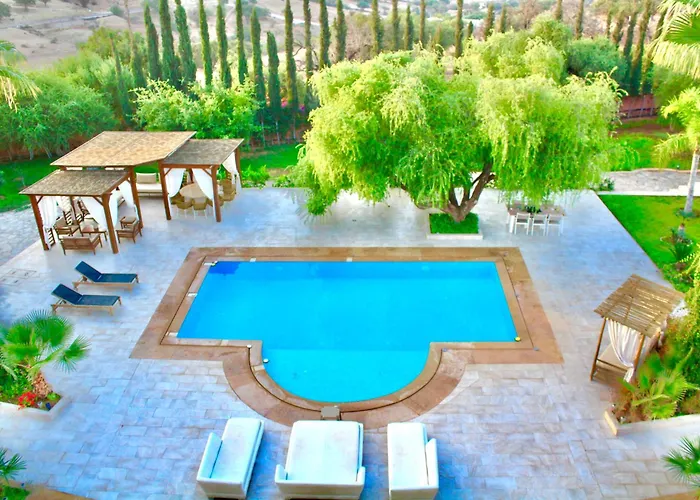 Villa blanche piscine chauffée