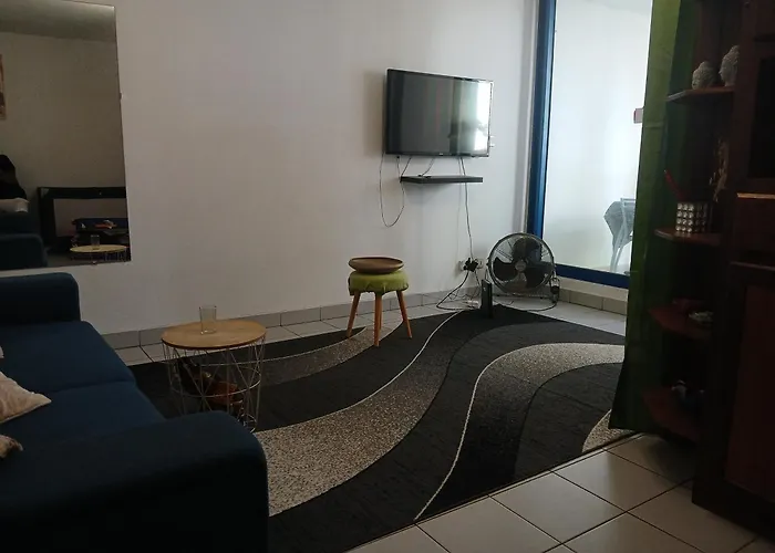 blue&yellow, appartement au calme, avec piscine, WIFI