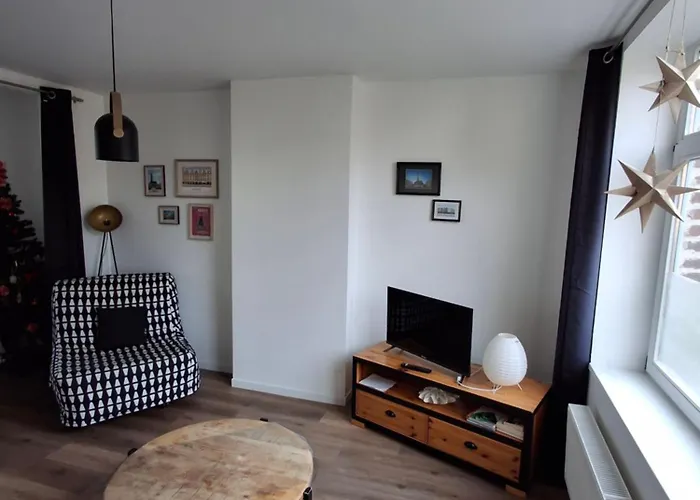 Entre les places, spacieux, calme, idéalement situé