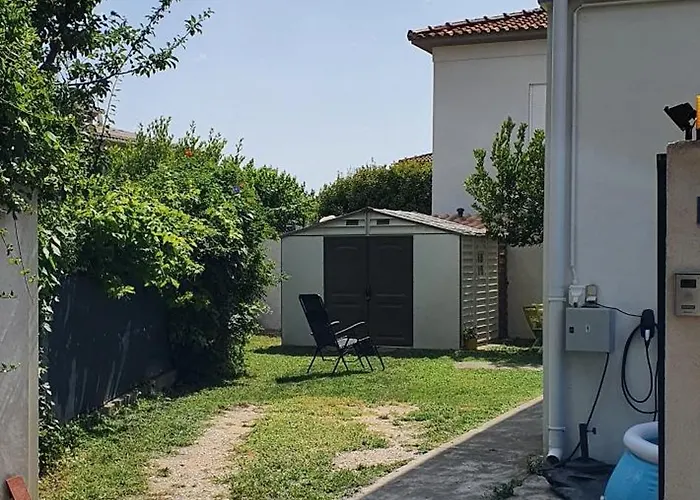 Superbe T2 avec jardin, piscine-enfant et parking