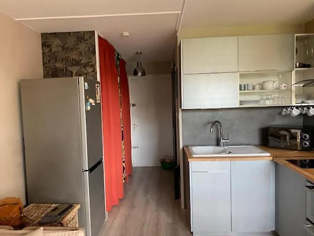 Joli studio mer balcon piscine parking privé