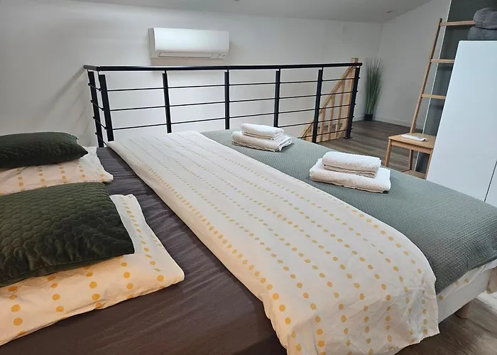 Dépendance cosy en duplex avec terrasse&jardin