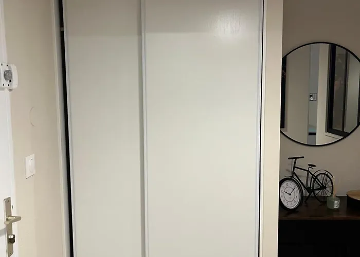 Studio cosy rénové climatisé avec piscine proche de toutes commodités