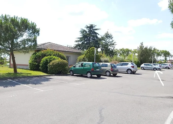 Le Sporting Land - avec entrée autonome, parking privé&sa piscine ! -