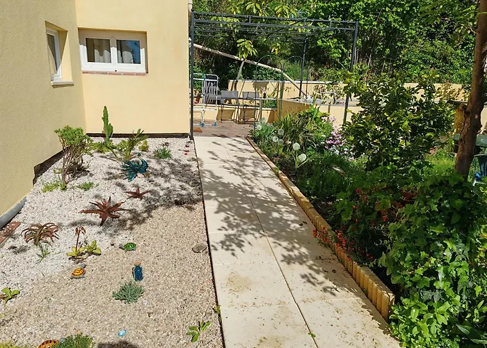 Appartement Aurore en rez de jardin avec parking gratuit