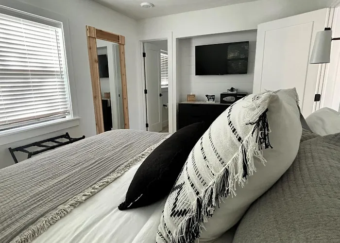 Walk To Best Eats And Shops And Stay In Style