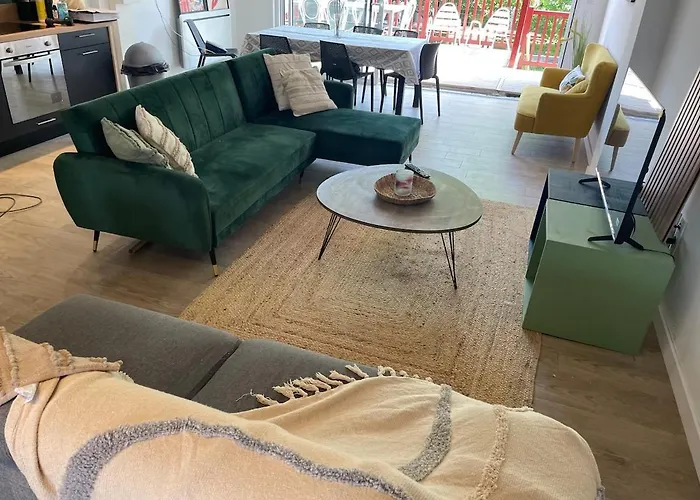 Large Apartment With Mountain View In Espelette