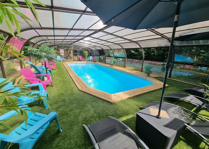 Les Chalets de SAUMUR, Piscine&Parc boisé, 100m du CadreNoir