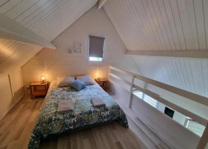 Les Chalets de SAUMUR, Piscine&Parc boisé, 100m du CadreNoir