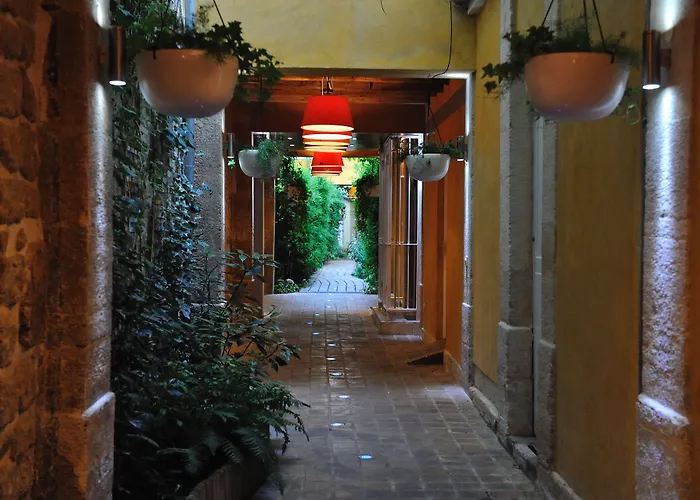 Les Patios du Marais 1