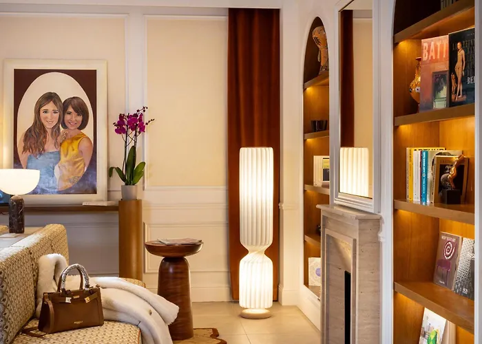 Almarine Eiffel & Spa By Malone