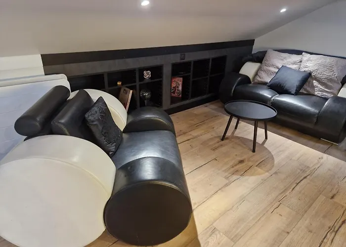 Apartment Close To Transport And Shops