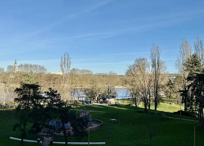 Jolie suite Bohème avec terrasse et vue sur le lac