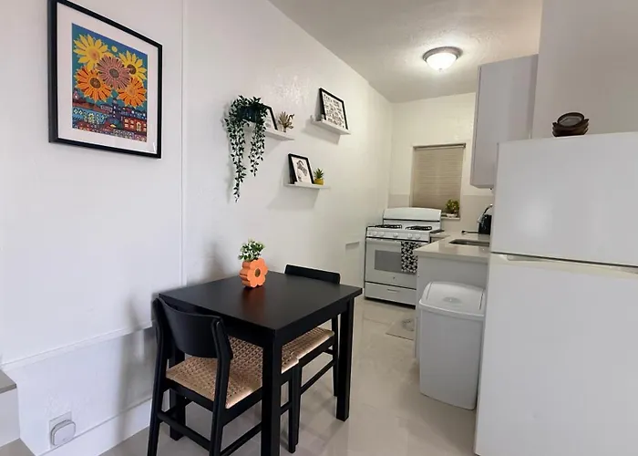 Comfortable modern apartment- central location.