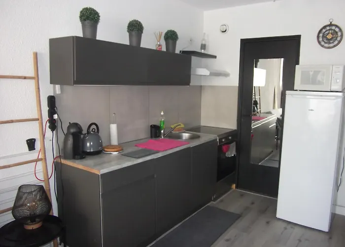 Studio sur le port, climatisation, wifi, piscine, lave-linge