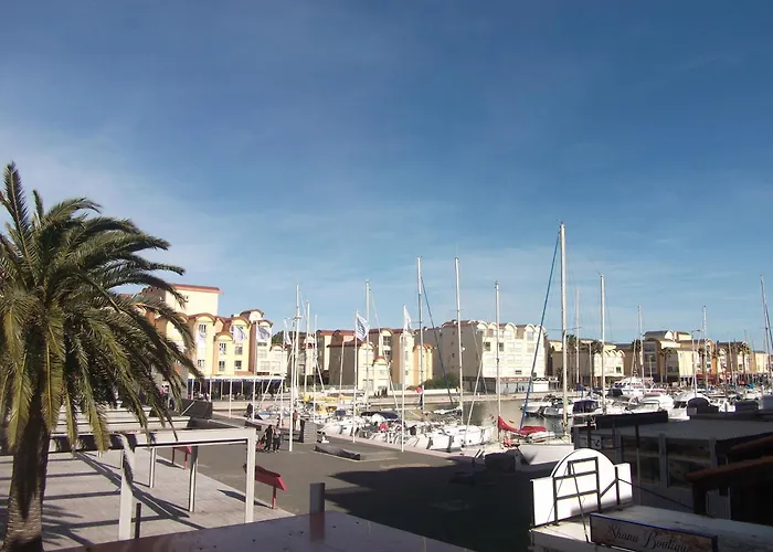 Studio sur le port, climatisation, wifi, piscine, lave-linge