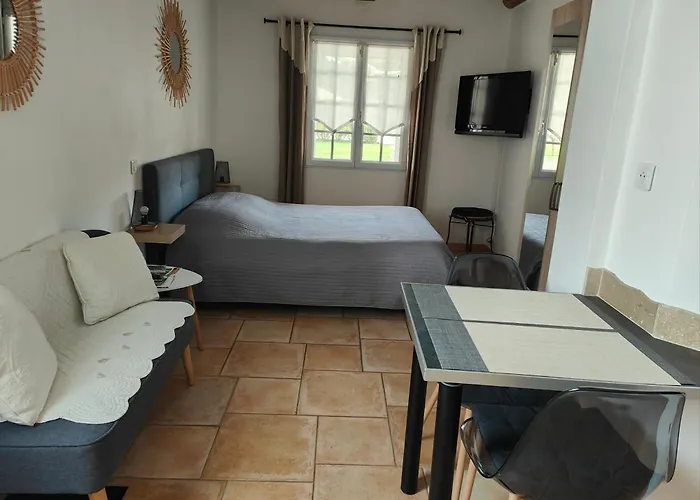 Studio au calme avec piscine et toutes les commodités nécessaires