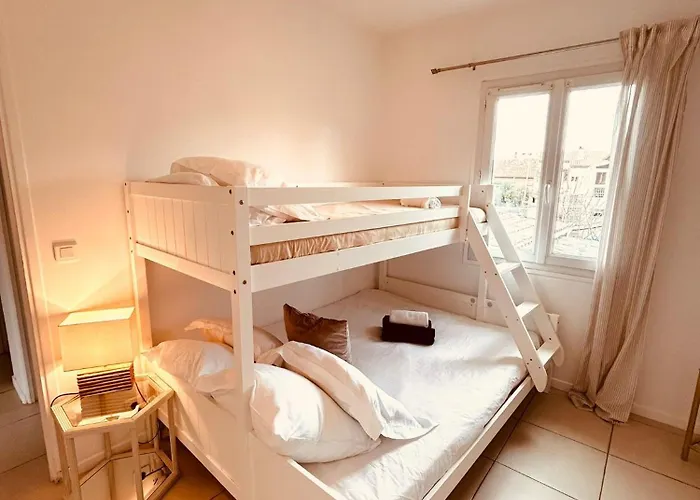 Grand appartement 3 chambres, 7 à 9 personnes, a 300M de la plage