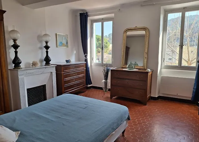 Logement indépendant, coeur de village provençal