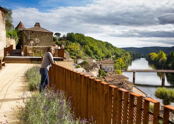 Appartement de caractère, 4 pers, village médiéval Martel, Animaux admis, WiFi gratuit - FR-1-828-15