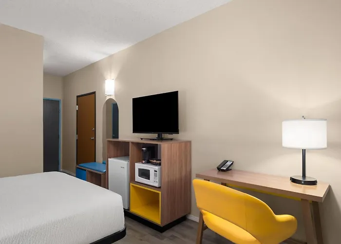Days Inn&Suites by Wyndham Airport Albuquerque