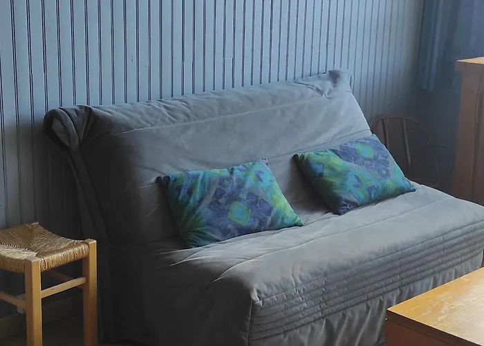 Appartement au Cœur de Super Besse avec Balcon et Parking - FR-1-814-98