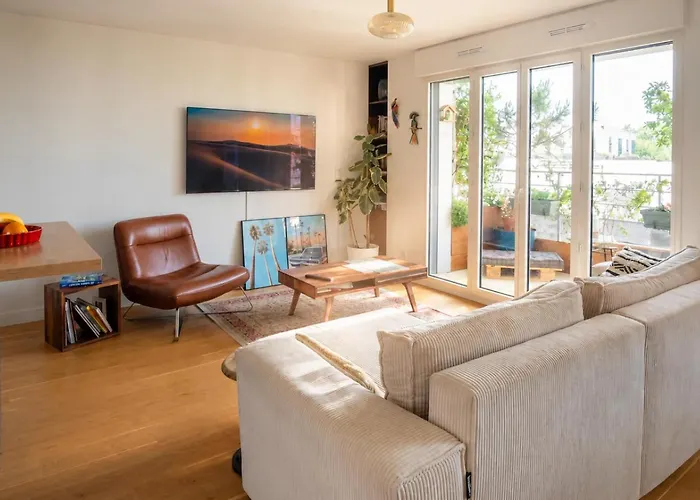 Stunning Apartment With Balcony To Visit Paris