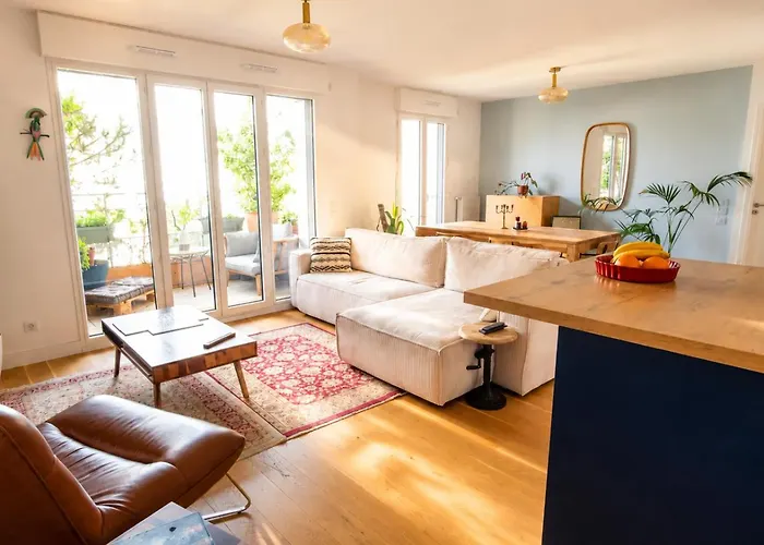 Stunning Apartment With Balcony To Visit Paris