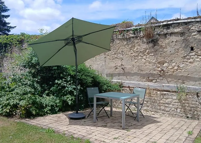 Apt duplex ou plain pied tout confort plein centre ville Bayeux proche commerces, restaurants, avec terrasse privative ou jardin commun aménagé clos, parking gratuit à proximité, proche plages du débarquement