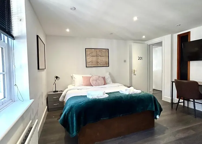 Queens Place - 2 Bedroom Apartment