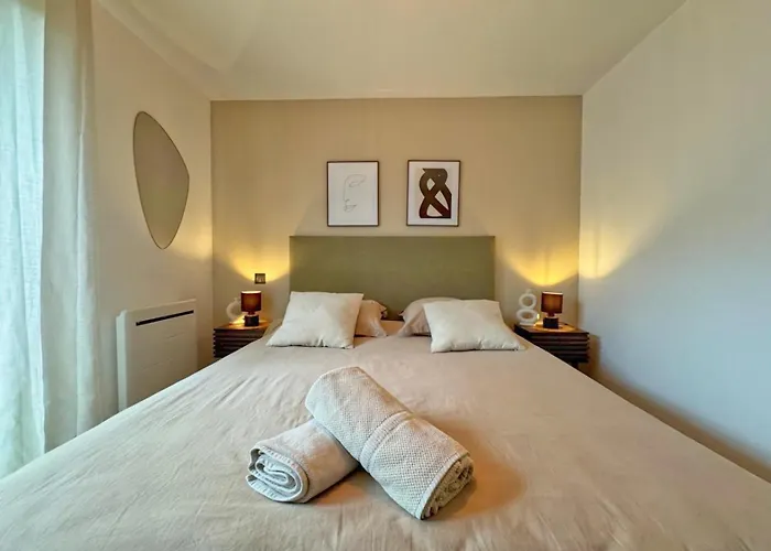 Premium Surf Lodge