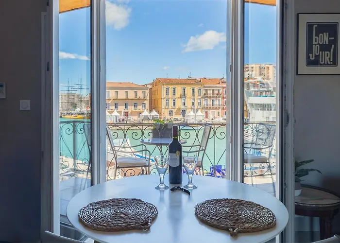 Le Petit Bijou Sète, 5 apartments, 4 canal vue et 1 studio cote rue