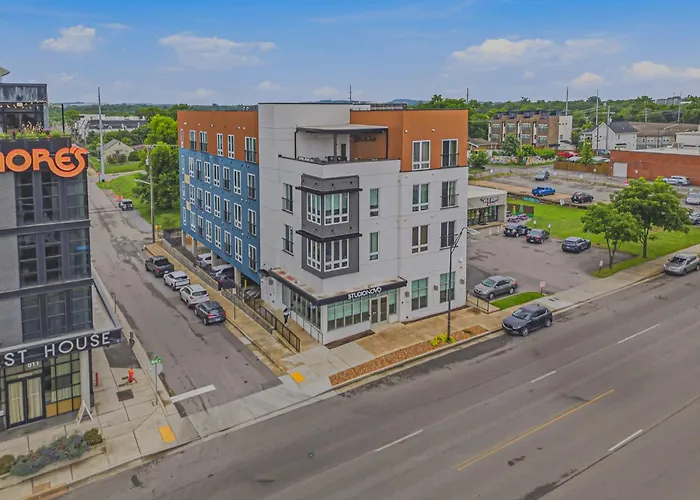Jolene On Main 402