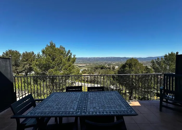 Appartement avec terrasse vue dégagée sur le Luberon