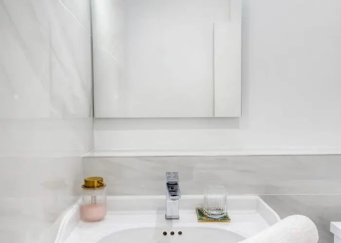 Large, Bright And Refined Studio 10 Min From Paris
