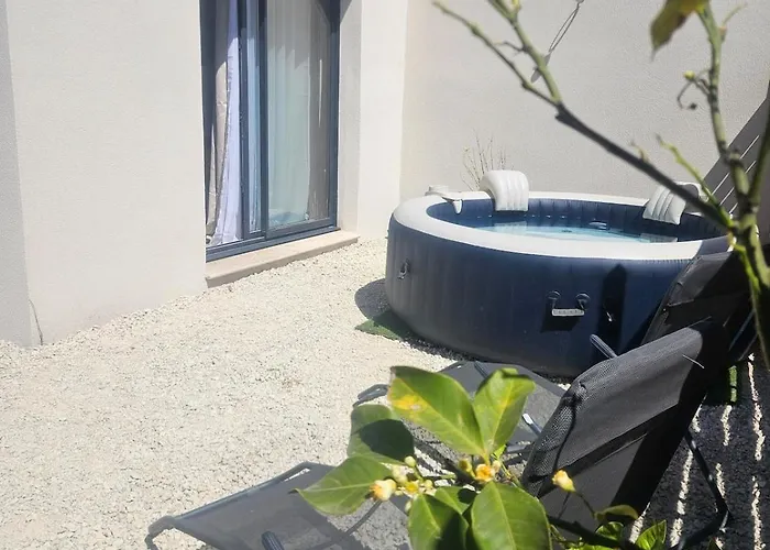 Studio neuf, jardin et jacuzzi privé,proche Spirou Monteux