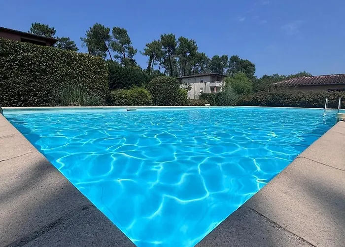 T2 tout confort avec jardin, piscine et parking