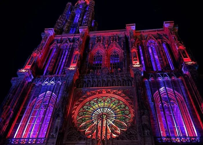 STRASBOURG CENTRE HISTORIQUE Accès direct en Tram et Aéroport
