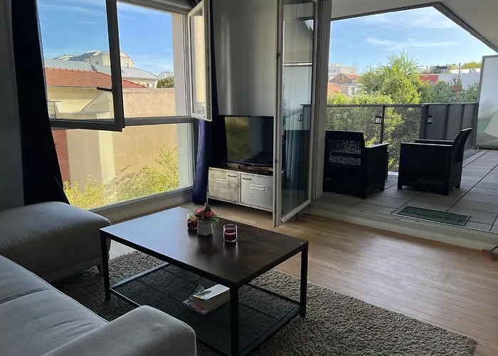 Appartement 2 chambres, Terrasse, Parking gratuit, Métro 13, Paris