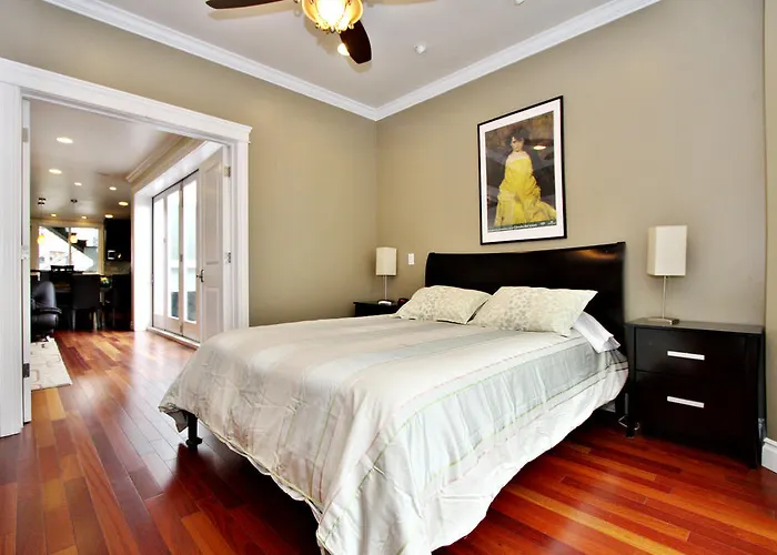 Sumner House - 2 Bedroom Apartment