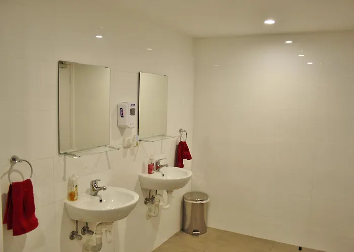 Quokka Backpackers Hostel Perth - Note - Valid Passport Required To Check In