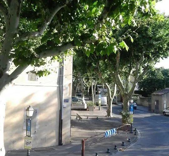 ST REMY DE PROVENCE PROCHE CENTRE VILLE - Parking privé
