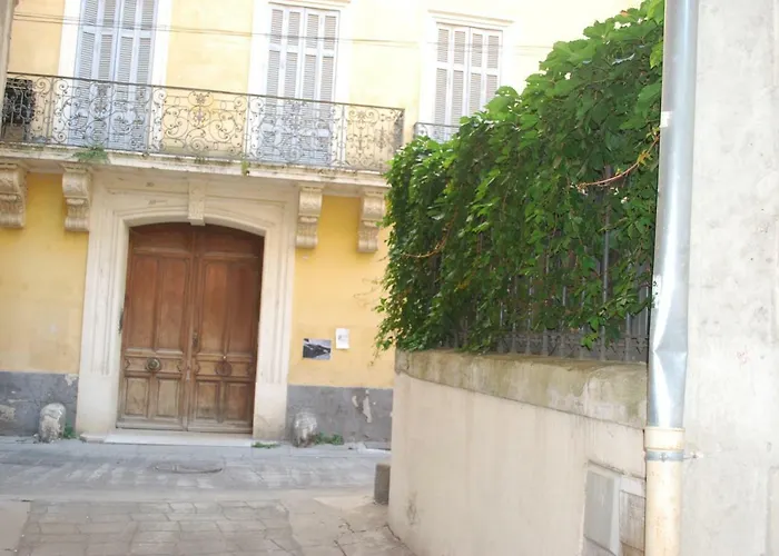 Arles Rental-Cote Forum.